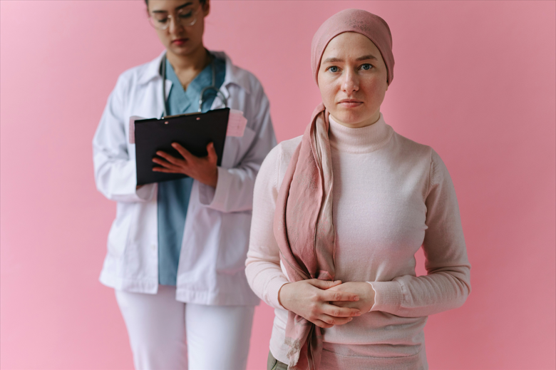 A oncologia vai além do tratamento: é acolhimento, suporte e esperança. Profissionais da saúde desempenham um papel essencial no cuidado e bem-estar dos pacientes em cada etapa da luta contra o câncer.